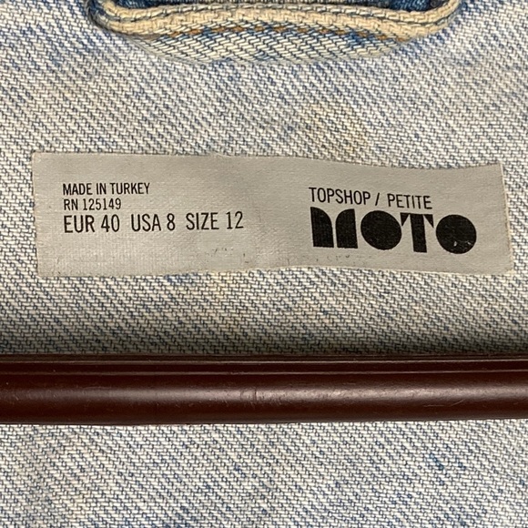 Oversized TOPSHOP Distressed Moto denim Jacket pale blue denim studded US 8 $150 - Picture 5 of 16